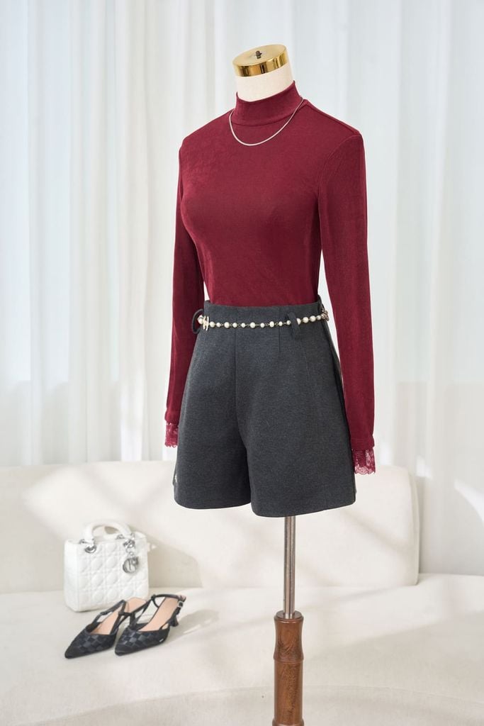  Áo thun dài tay cổ lọ tay phối ren 