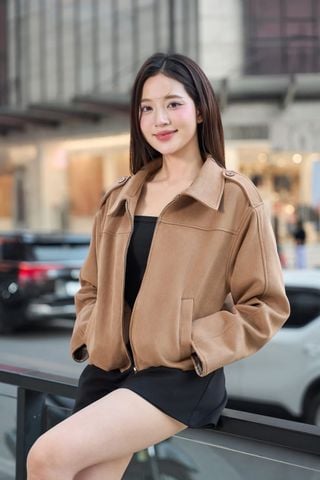 Áo khoác dáng ngắn gấu bom phối tay lật