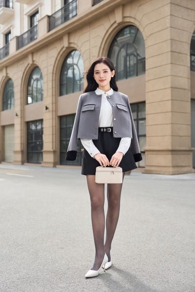  Áo khoác dáng ngắn cổ tròn phối cửa tay 