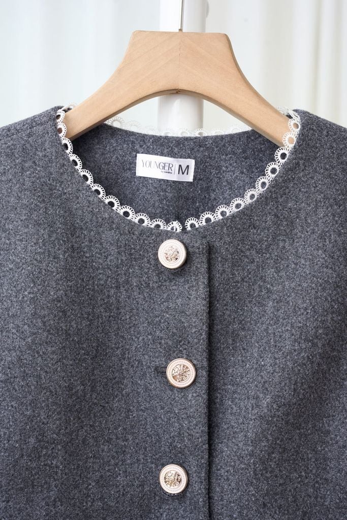  Áo khoác dáng ngắn cổ tròn phối gấu chất dạ 2 lớp có lót habutai 