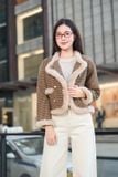  Áo khoác ngắn dạ Tweed phối lông cừu cổ tròn họa tiết nanh sói 