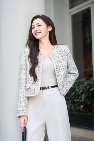 Áo khoác dáng ngắn phối viền cổ tròn