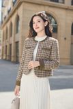  Áo khoác dạ Tweed dáng ngắn không cổ phối viền sang trọng 