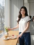  Áo thun họa tiết tay liền phối viền cổ tròn 