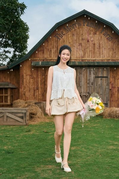  Áo thô thêu sát nách cổ tròn nhún eo thắt nơ 