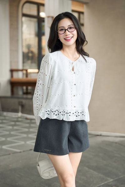  Áo kiểu cổ tròn dài tay gấu ren chất thô thêu nữ tính 