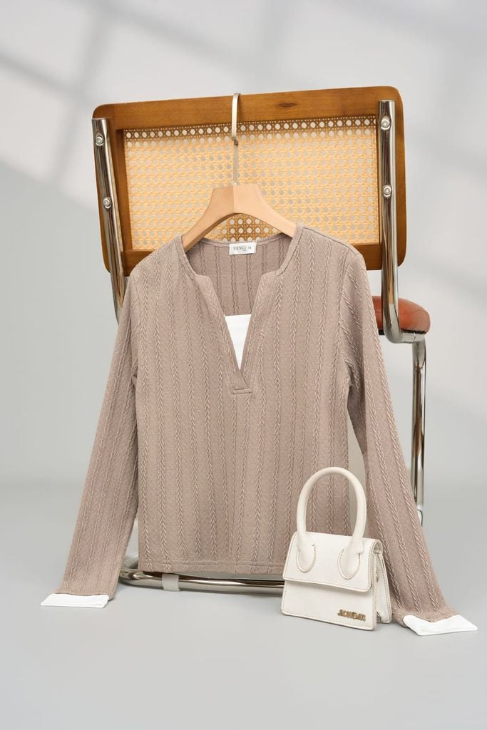  Áo len nữ dệt vặn thừng cổ V dài tay phối lớp 