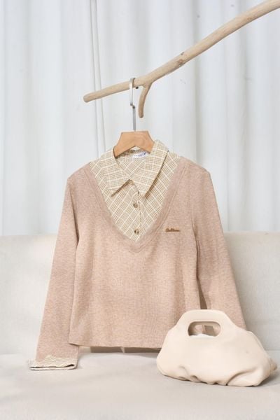  Áo nỉ tăm lông cừu phối cổ sơ mi kẻ họa tiết 
