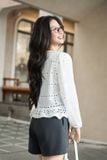  Áo kiểu cổ tròn dài tay gấu ren chất thô thêu nữ tính 