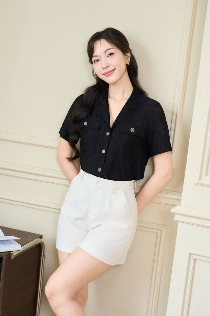  Áo Sơ Mi Nữ Younger by Cardina Dáng Cổ Vest Vải Ren Mềm Mại 