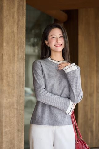 Áo nỉ nữ lông cừu sọc to dáng suông phối bèo cổ tay