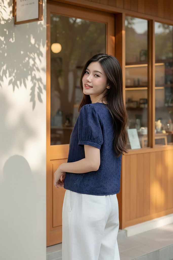  Áo blouse nữ thô thêu tay cộc cổ V phối cúc ngọc 
