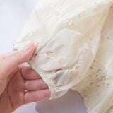  Áo kiểu cổ tròn dài tay gấu ren chất thô thêu nữ tính 