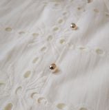  Áo kiểu cổ tròn dài tay gấu ren chất thô thêu nữ tính 