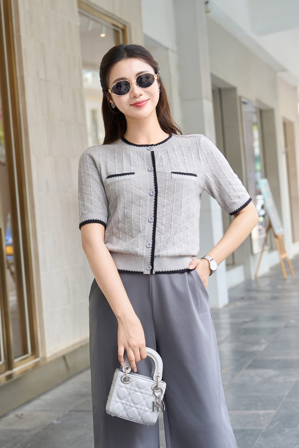 Xây dựng tủ đồ với bảng màu trung tính làm chủ đạo