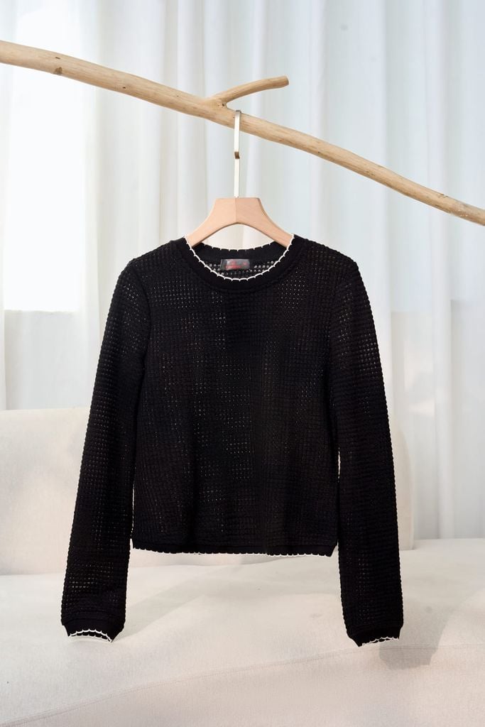  Áo len nữ dệt tổ ong dài tay cổ tròn phối viền 