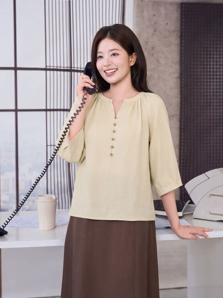  Áo kiểu cổ nhún đính khuy giả tay lỡ 