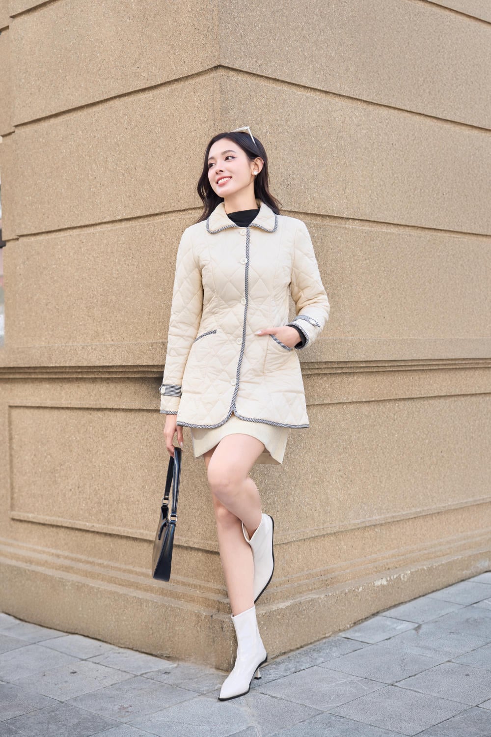 Đơn sắc nhưng không đơn điệu