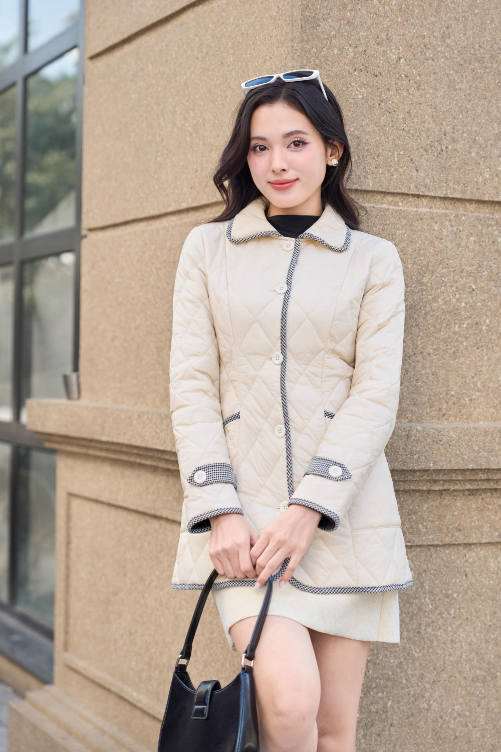 Đơn sắc nhưng không đơn điệu