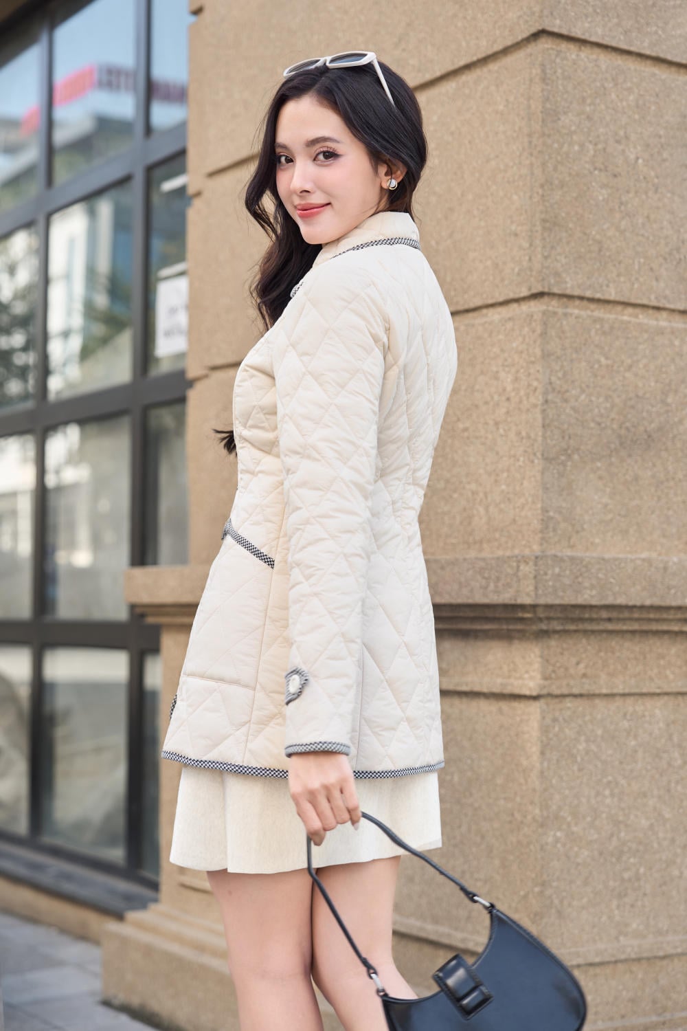 Đơn sắc nhưng không đơn điệu