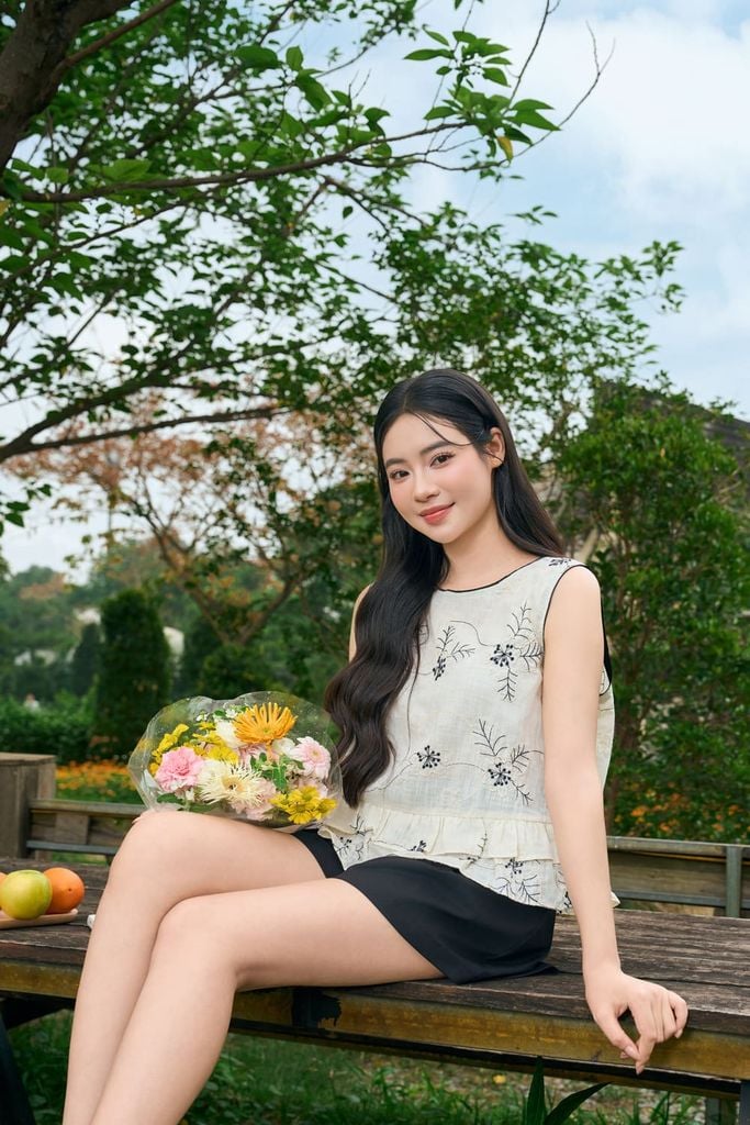  Áo sát nách phối cổ viền gấu bèo 