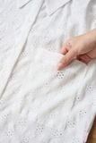  Áo sơ mi nữ tay liền xếp ly vai có túi ngực vải thô chun 
