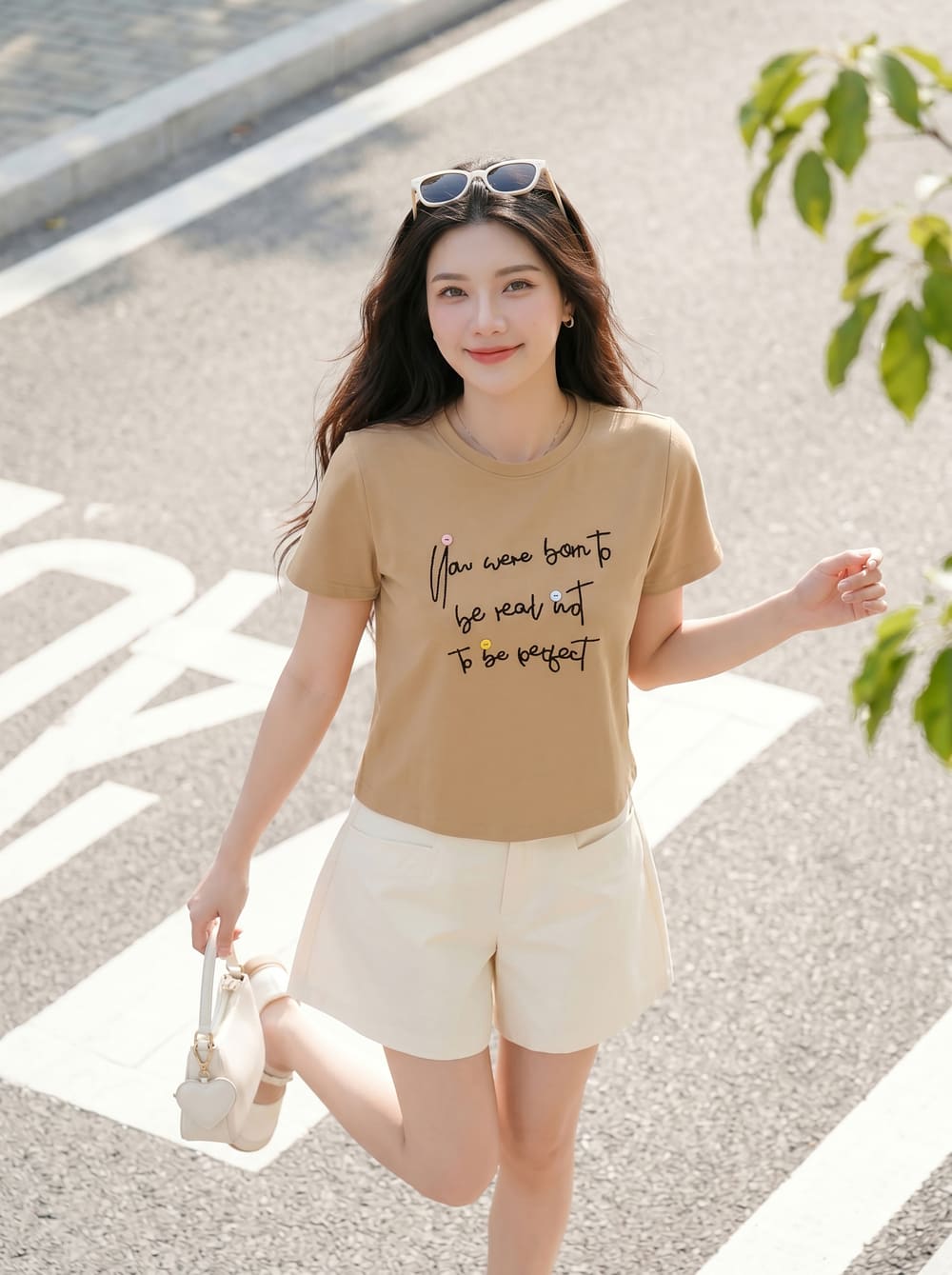 Áo thun cotton cổ tròn tay cộc chữ thêu đính cúc