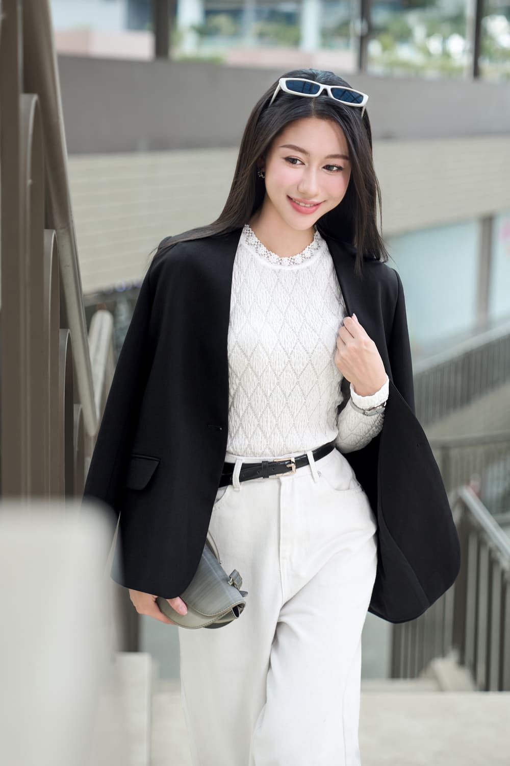 phối đồ với áo vest nữ