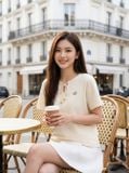  Áo ngắn tay luồn dây buộc cổ có tag chữ 