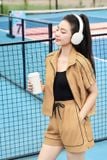  Áo khoác gió thô dáng croptop Breezy chun rút gấu 