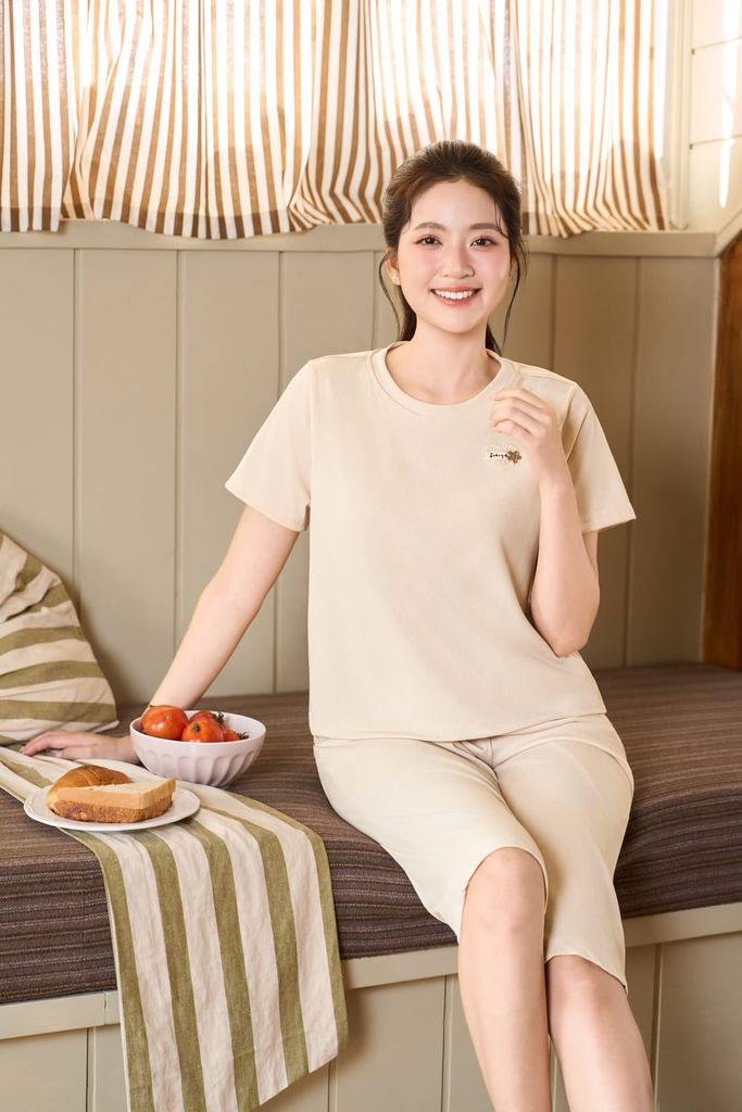  Bộ lửng tăm lạnh tay cộc cổ tròn trang trí tag ngực 