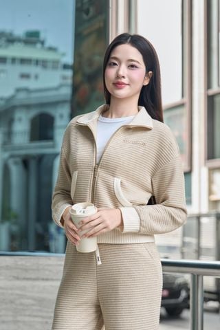 Áo khoác dáng ngắn kéo khóa có phối