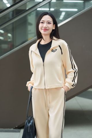 Áo thể thao kéo khóa có phối rút gấu chất umi mềm mại