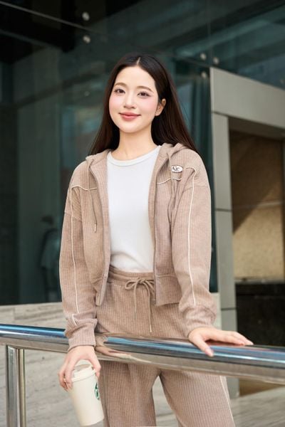  Áo khoác bo gấu có mũ phối lé 