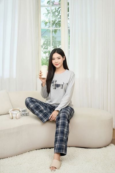  Bộ nỉ lông cừu dài tay cổ tròn vai chờm phối quần suông dạ kẻ 