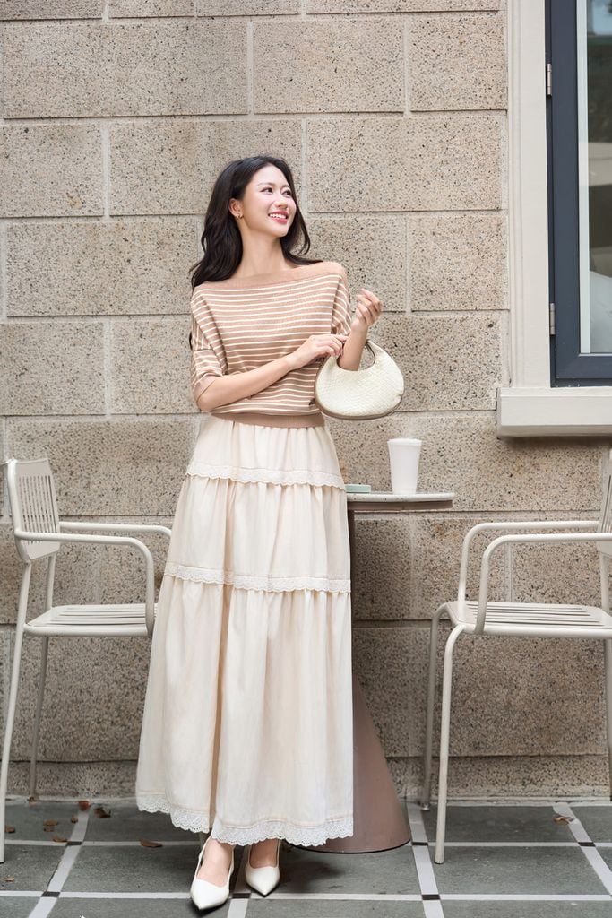  Áo len lông thỏ nữ dáng tay lỡ cổ ngang phối viền kẻ 