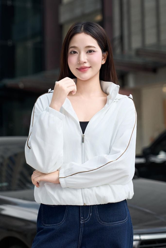  Áo khoác ngắn gấu bom tay phối lé mũ rời 