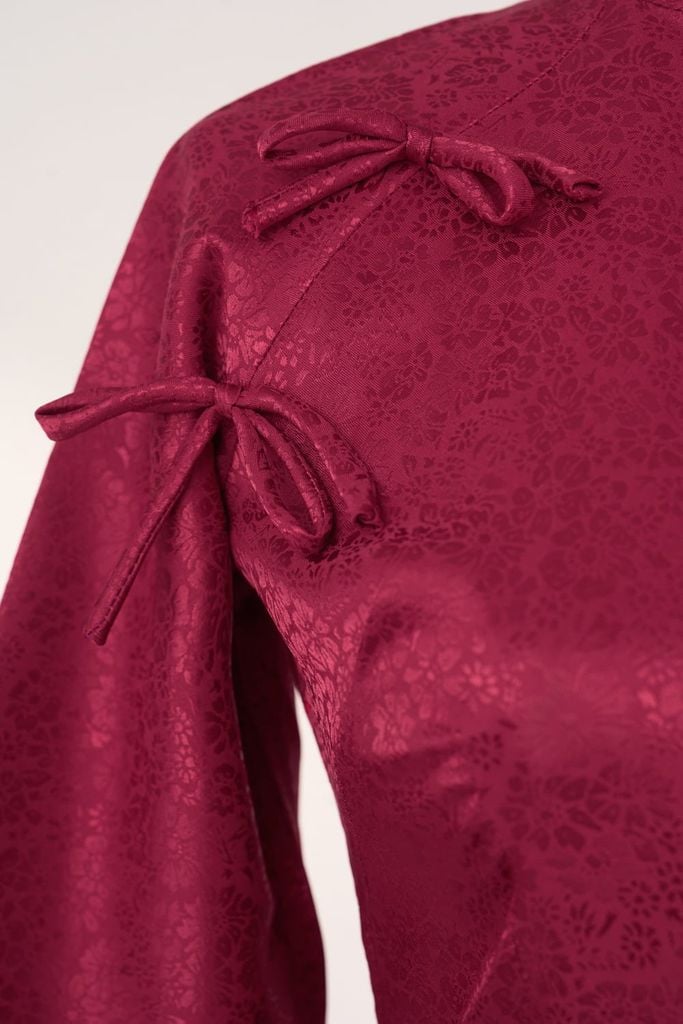  Áo dài Diêu Hà chất liệu gấm vân nổi đính nơ điệu đà 