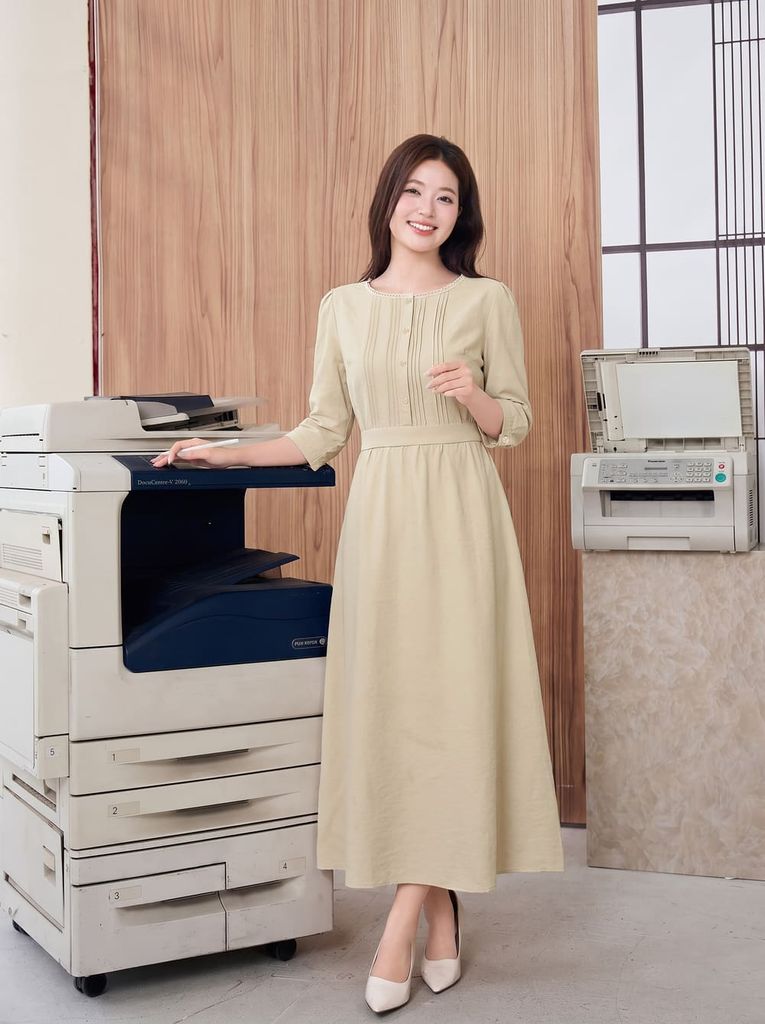  Đầm gân dọc cổ tròn trang trí ren 