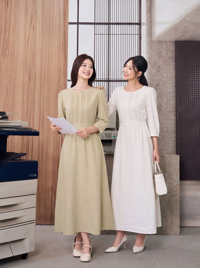  Đầm thô đũi gân dọc cổ tròn trang trí ren 