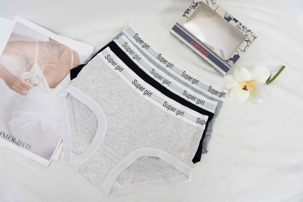  Quà tặng - Quần lót nữ Cardina dòng Younger vải cotton lạnh thiết kế phối viền Super Girl co giãn kháng khuẩn 