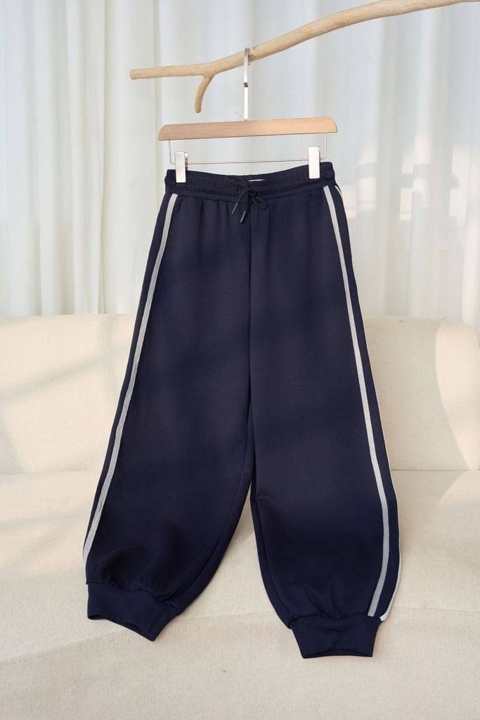  Quần nữ Younger dòng Streetwear vải umi mềm dáng bo gấu cạp chun phối sọc 