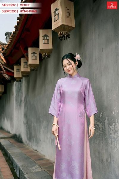 Áo dài Hồng Duyên vải tằm ánh kim phối khóa lệ sau 