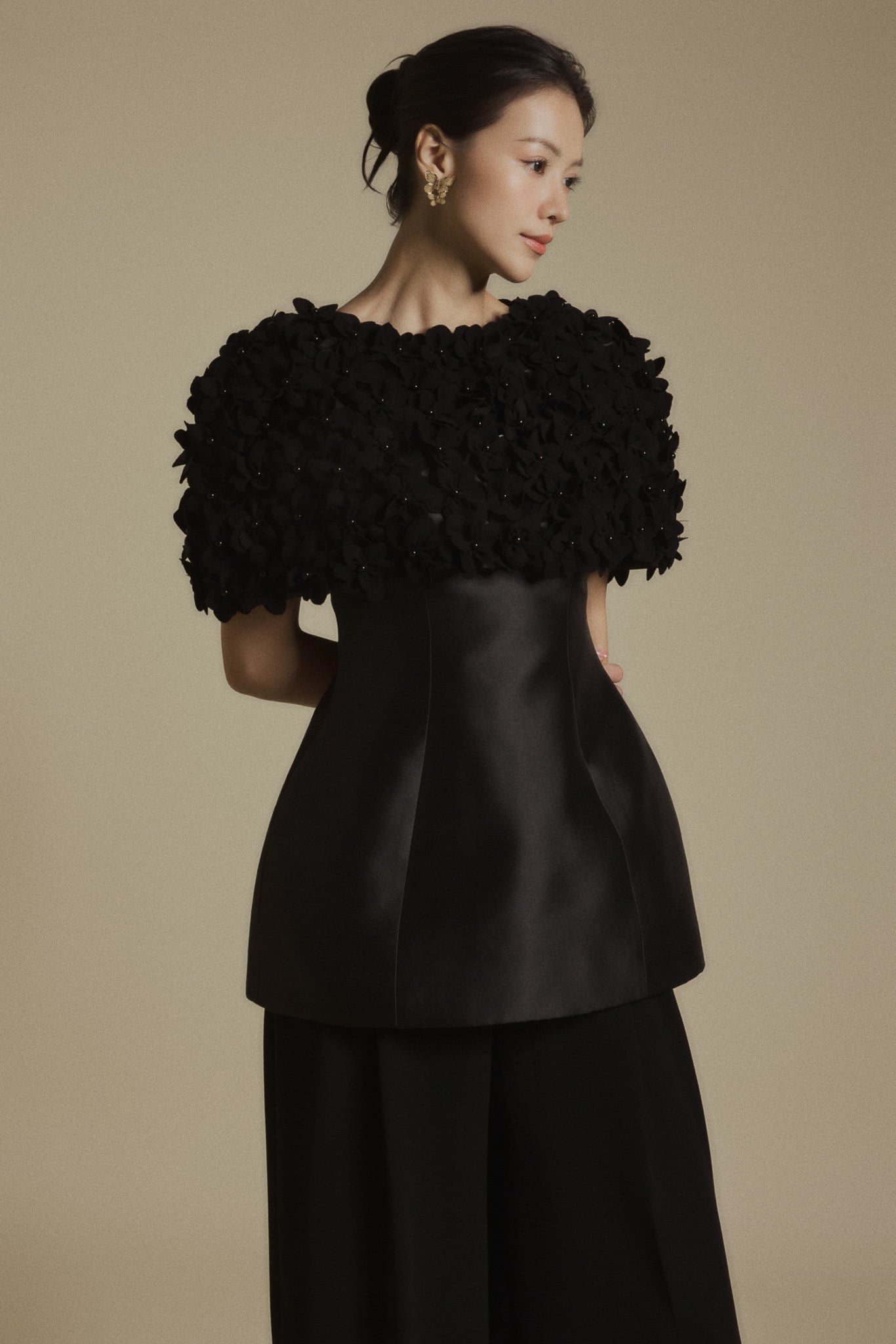  BLACK BLOOM 3D FLORAL CAPE 