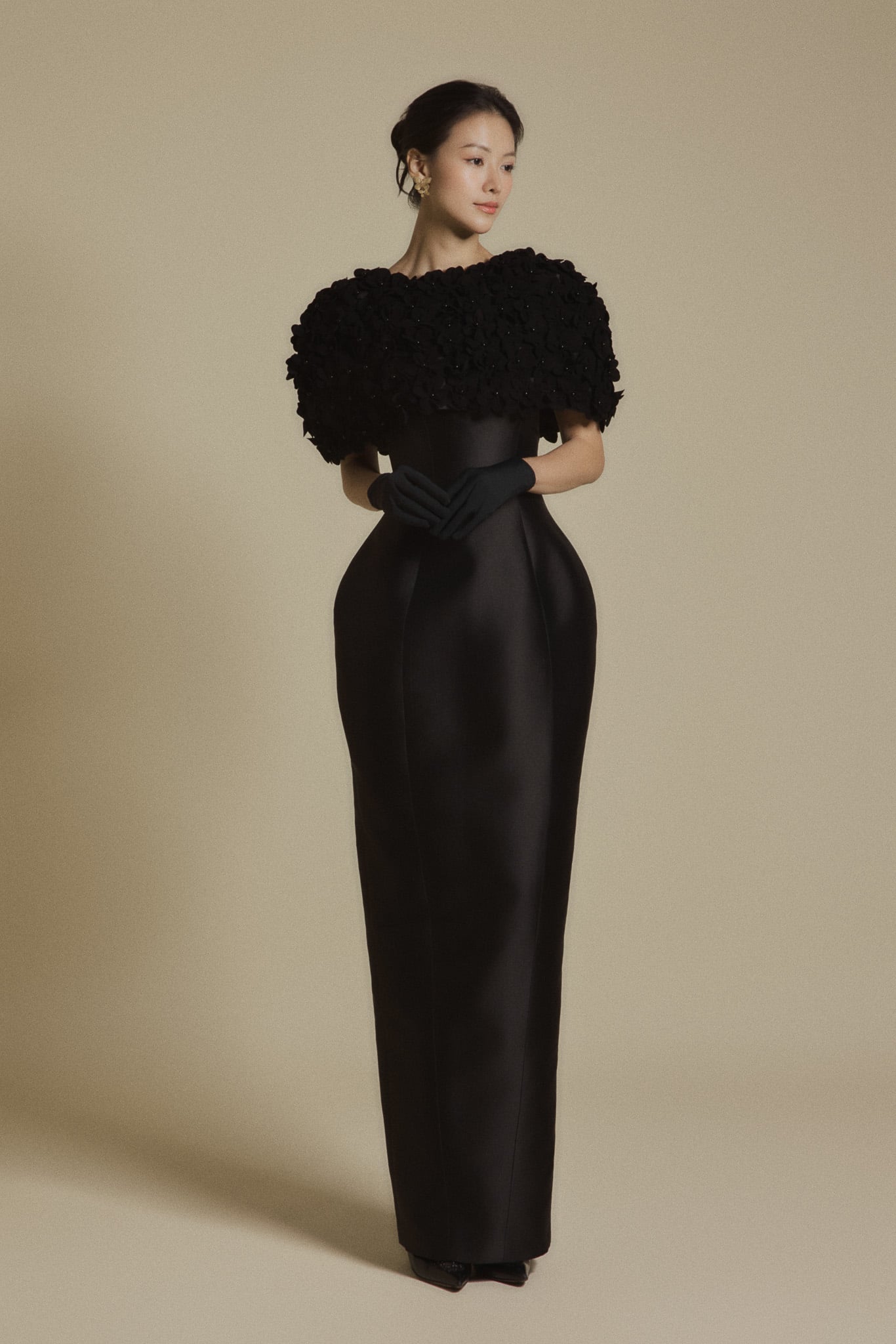  PETAL VEIL BLACK GOWN 