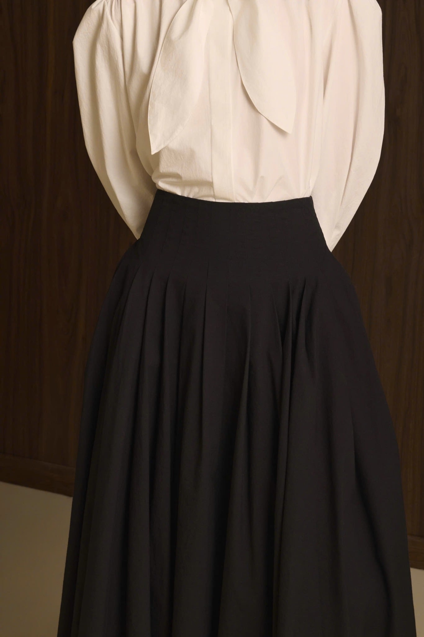  CLOUD SOFT TIE NECK BLOUSE 