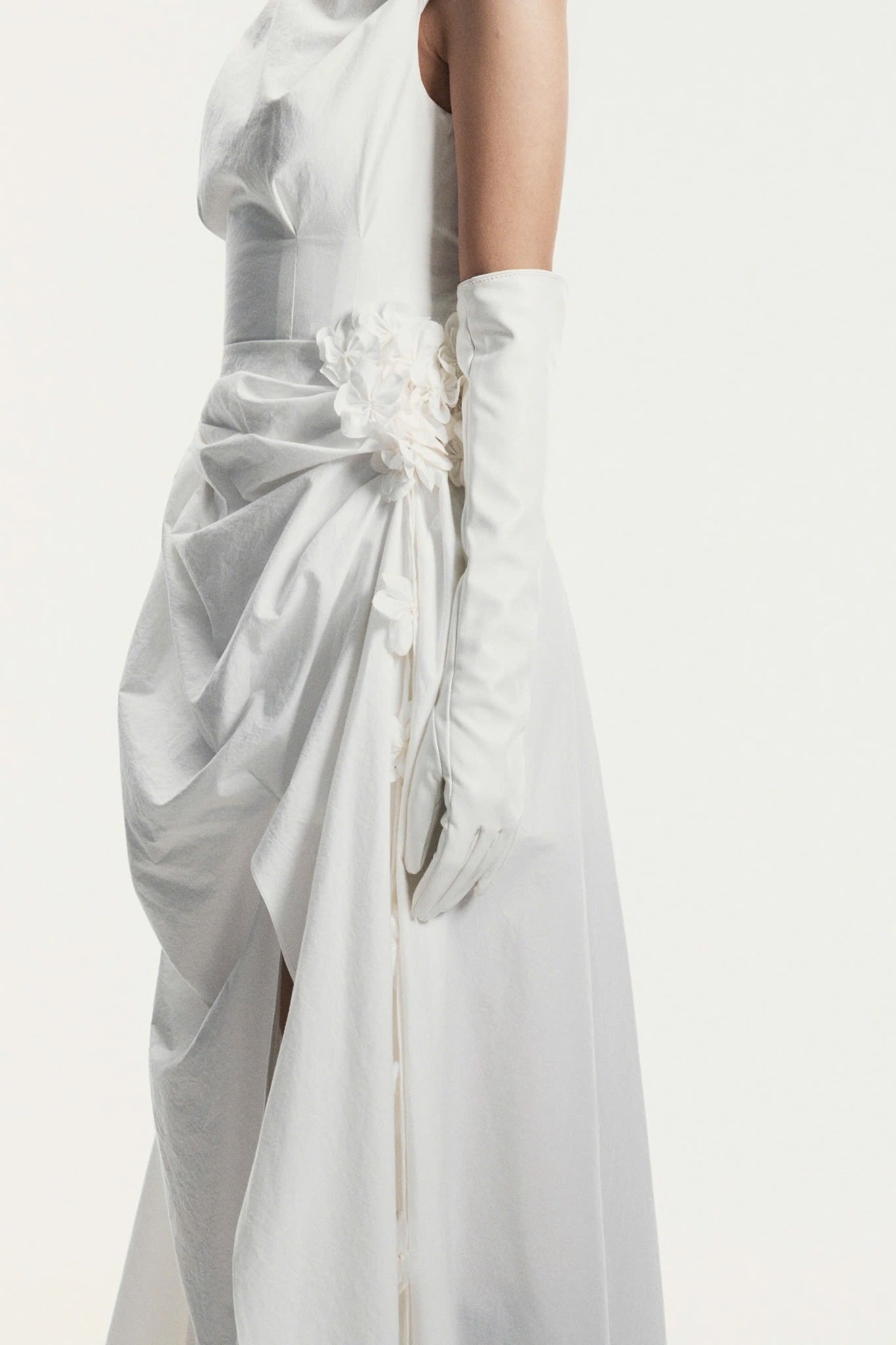  IVORY SCULPTURE GOWN 