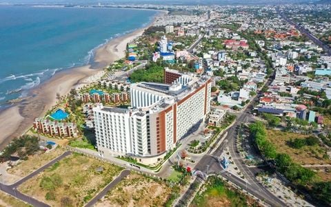 Vienna House by Wyndham Charm Long Hải Resort