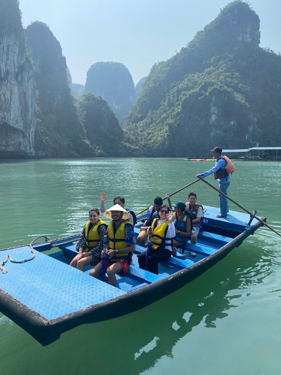 Du Thuyền Iris Cruise Vịnh Hạ Long