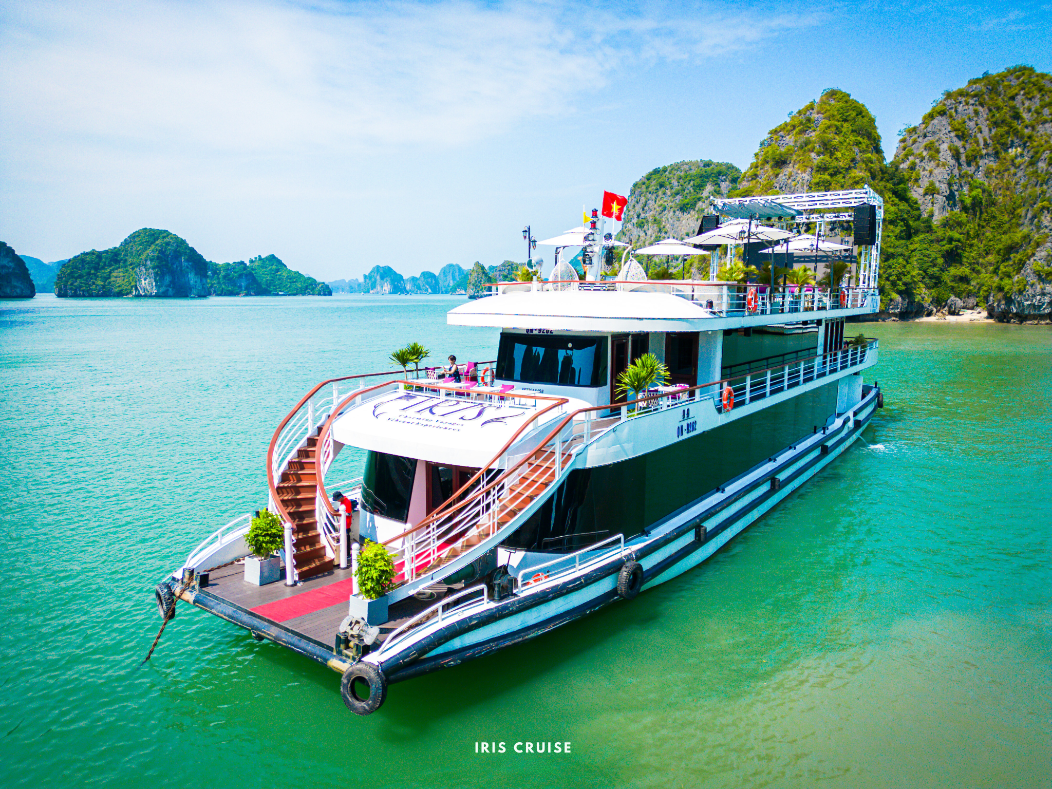 Du Thuyền Iris Cruise Vịnh Hạ Long
